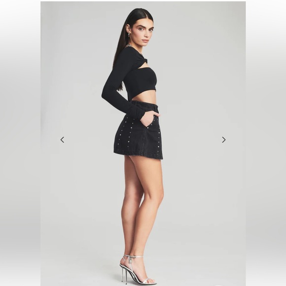 NWT ELLIS TOP
SER.O.YA Revolve in Black - Picture 4 of 5